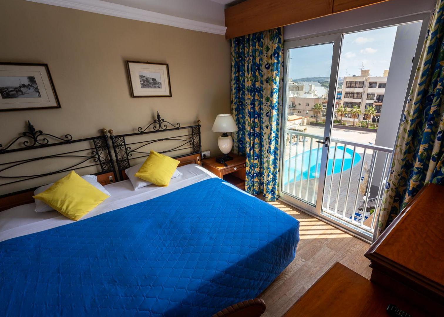 Topaz Hotel 3*